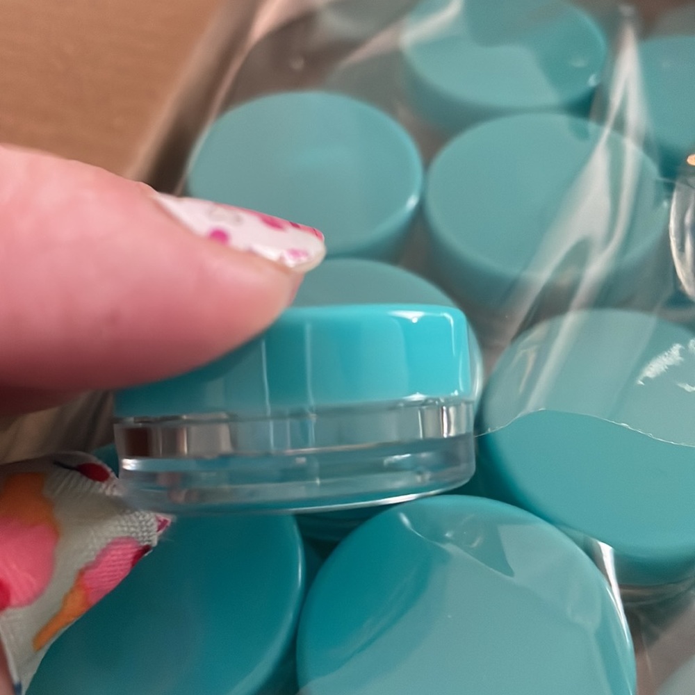 3ml Round Plastic Container - Picture 3 of 3